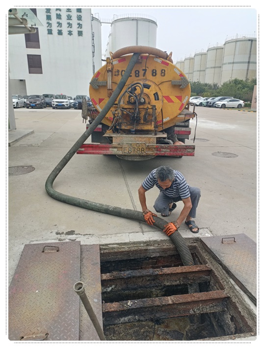 苏尼特左隔油池清掏