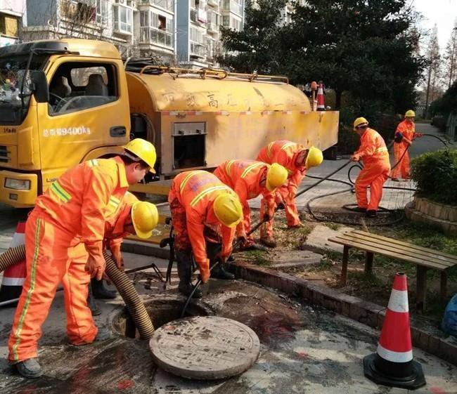 苏尼特左市政管道清淤