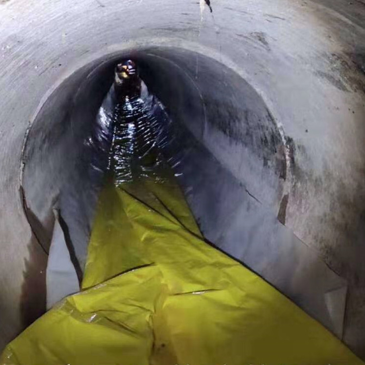 苏尼特左管道紫外光固化修复