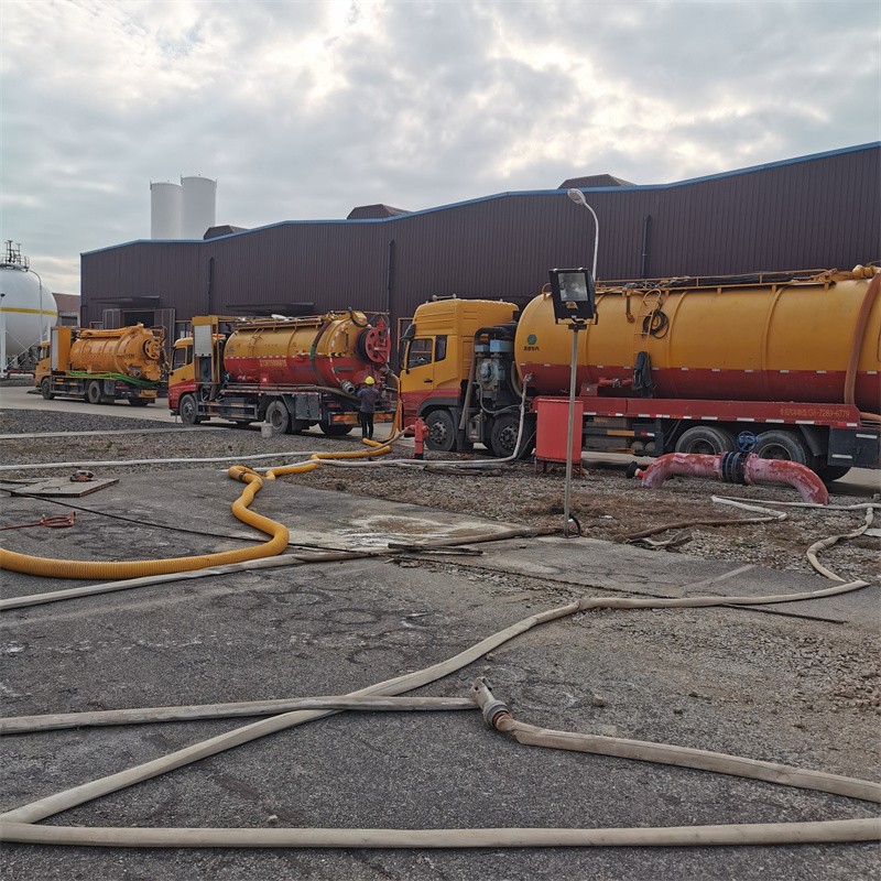 苏尼特左污水池清理