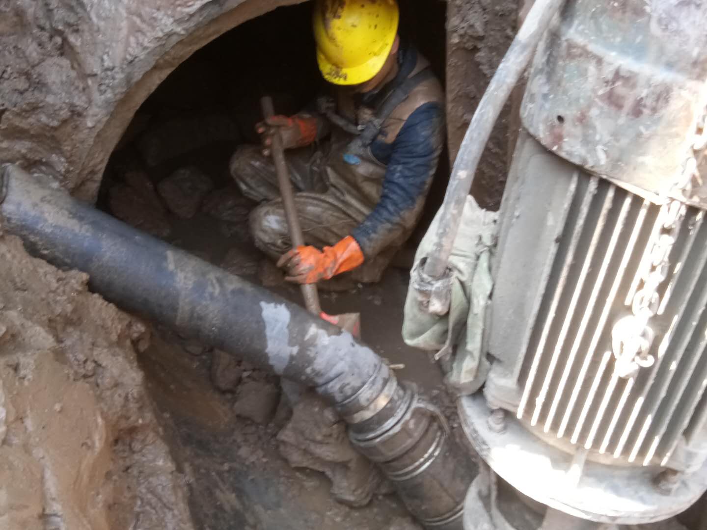 苏尼特左管道清淤