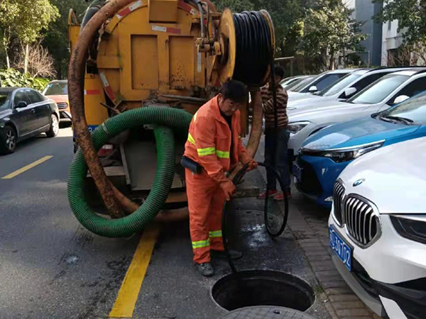 苏尼特左排污管道清淤